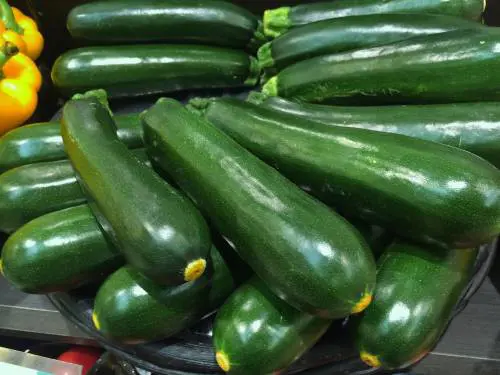"50 Sfumature di Nero": trovati in sala zucchine e cetrioli