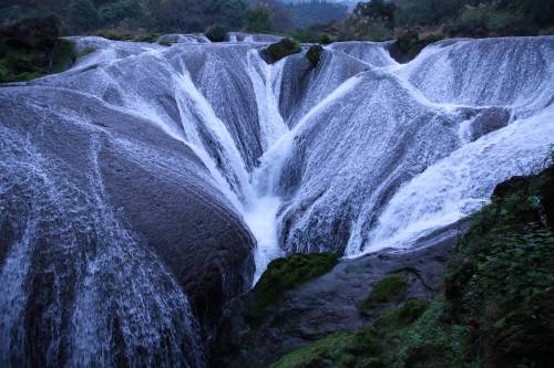 La cascata "d'argento" più bella della Cina 