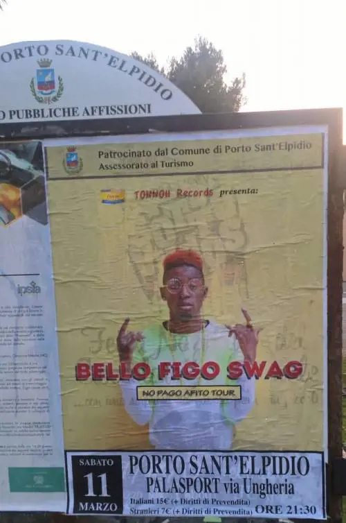 Bello Figo, il falso concerto ​"Stranieri pagano meno"