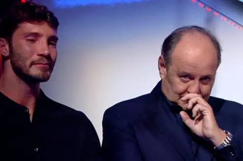 De Martino e Gerry Scotti: lacrime a "C'è posta per te"