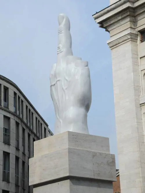 Il dito medio nella storia