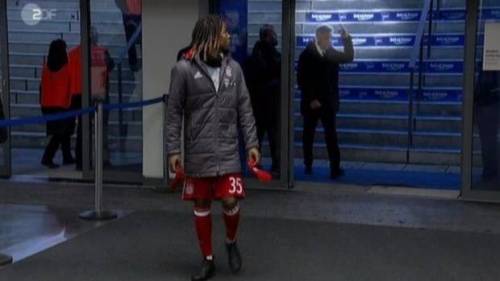 Ancelotti, dito medio ai tifosi. "Quegli mi hanno sputato"