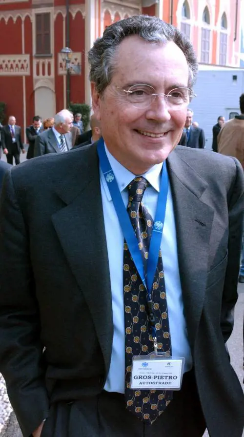 Prove di dialogo tra Intesa e Generali