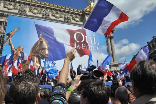 "Sono stata rapita", ma è con l'amante: guai per la candidata del Fn