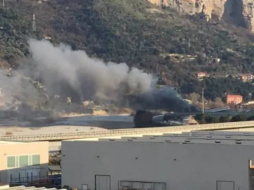 Ventimiglia, incendio nel centro di accoglienza