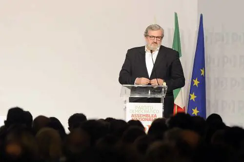 Emiliano resta nel Pd: sfiderà Renzi al Congresso