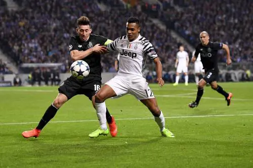 Il Porto mostra il piede di Herrera: il fallo di Lichtsteiner gli costa 17 punti
