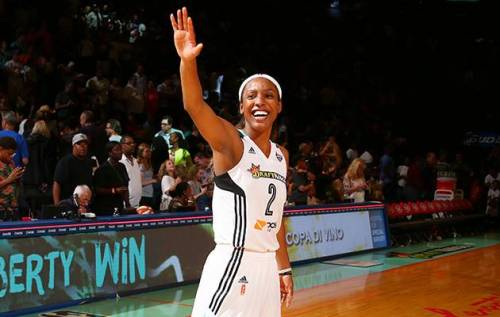 Wnba, la denuncia choc di Candice Wiggins: "Io, bullizzata perché etero"