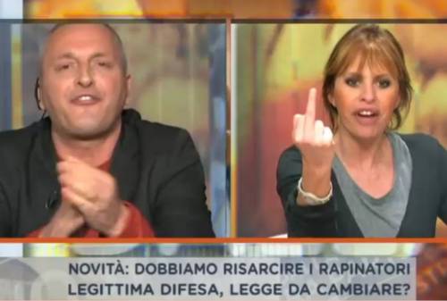 Il blogger grillino alla Mussolini "Se sparo a suo marito?"