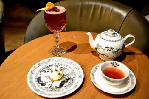 “Scandal Water”: gossip e punch per l’Afternoon Tea