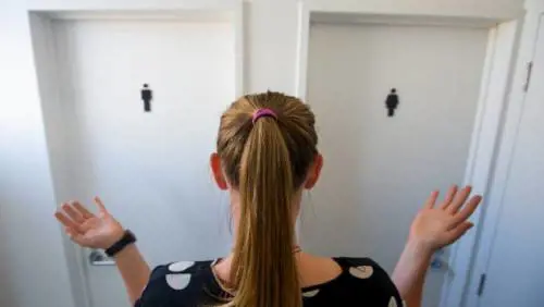 Il vero problema dell'America: i bagni dei trans