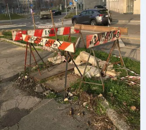 Strade ko, cartelli caos E intanto il Comune ci tartassa con le multe