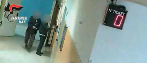 Napoli, assenteismo all'ospedale "Loreto Mare": 94 indagati, 55 arresti