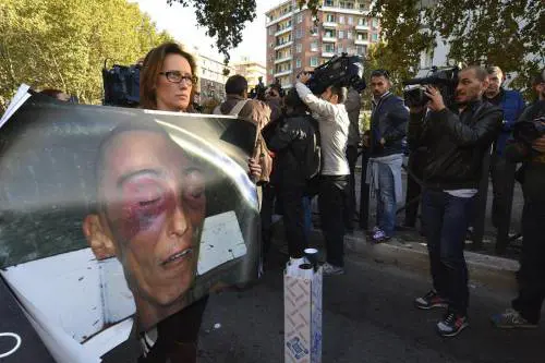 Ilaria Cucchi: "Nessuno accusa i carabinieri, ma le singole persone"