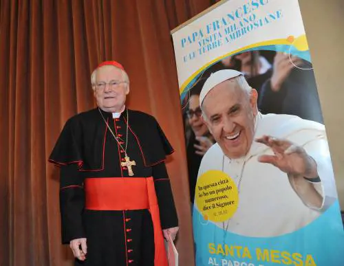 Bergoglio a casa Scola: lo strano faccia a faccia tra due pontefici