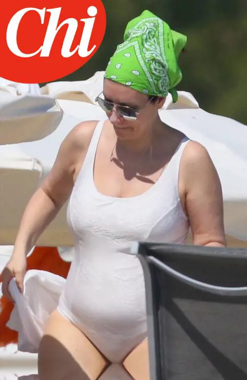 Laura Pausini pizzicata a Miami: "Le forme morbide nascondono un dolce segreto?"