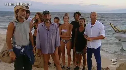 Isola dei Famosi, Massimo Ceccherini: "Moreno e Raz devono stare accanto al cesso"