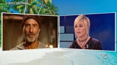 Isola dei Famosi, Paola Barale e la sorpresa per Raz: "Io e lui ci ameremo per sempre"