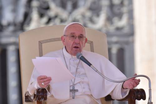 Sacerdozio anche per uomini sposati Papa Francesco: "È una possibilità"