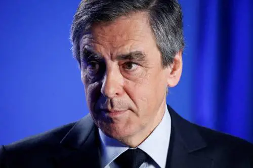 Francia, l'ex premier Fillon rinviato a giudizio
