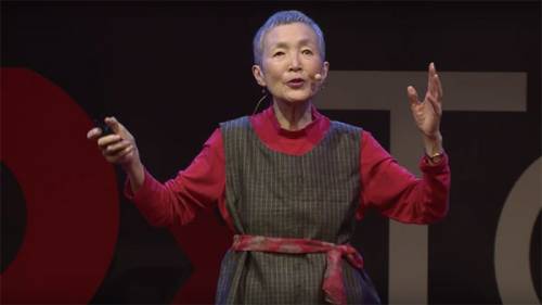 La donna giapponese che a 81 anni ha sviluppato la sua prima applicazione per telefoni