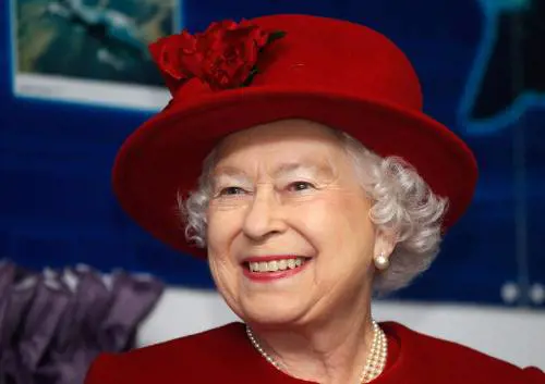 La Regina cerca un arredatore, il compenso è di circa 26mila euro l'anno
