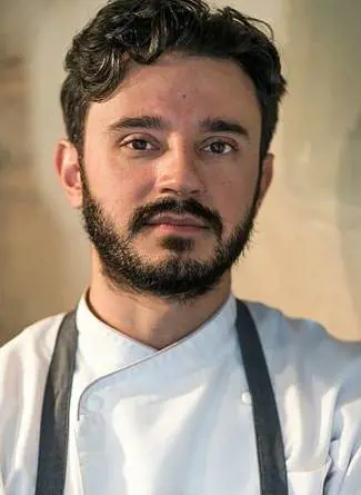È la succursale del Golfo. E da Dry la mangi coi cocktail