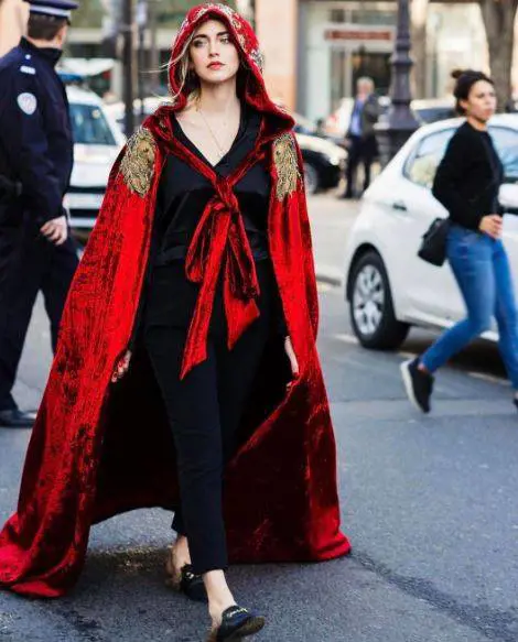 Chiara Ferragni alla Fashion Week di Parigi osa con il look