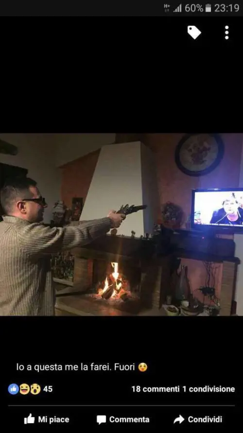 "Io questa me la farei. Fuori". La foto choc: un prete "spara" a Camusso