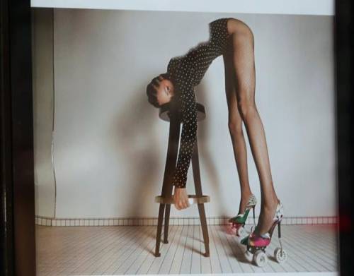 Yves Saint Laurent nella bufera: "Umiliante l'immagine delle donne"