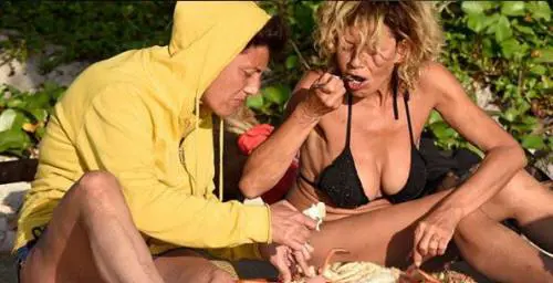 Isola dei Famosi, Eva Grimaldi furiosa con Raz: "Io ti uccido"