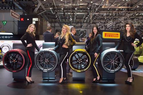 Pirelli lancia le gomme colorate e "intelligenti"