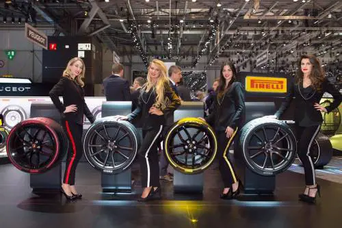 In Piazza Affari Pirelli tiene la strada