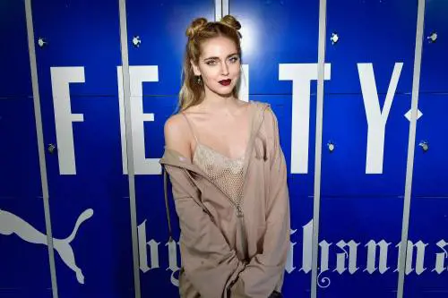 Chiara Ferragni, seno sexy a Parigi