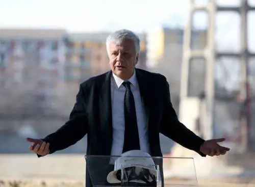 Galletti va controcorrente: soltanto voli di linea