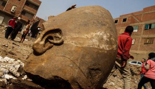 Il Cairo, trovata grande statua di Ramses II