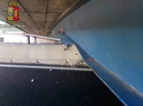 Crollo di Ancona, per il pm "è stato un errore umano". Autostrada riaperta