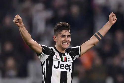 Dybala al ballo europeo con la maschera di gioia Adesso è pure un leader