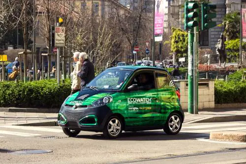 Auto come centraline misurano aria e rumore