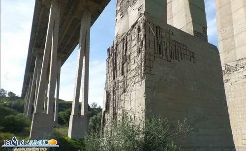 La denuncia di Mare Amico: "Questo ponte rischia di crollare"