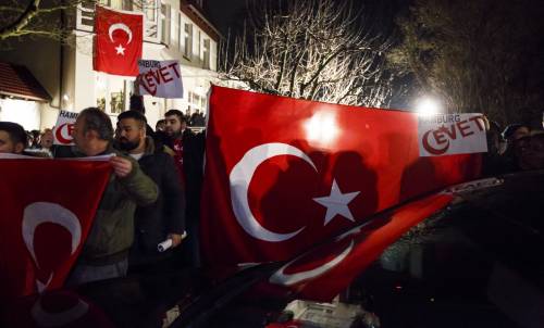 La battaglia per il cuore dei turchi si combatte anche in Europa