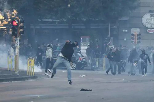 Napoli, scontri alla manifestazione anti-Salvini