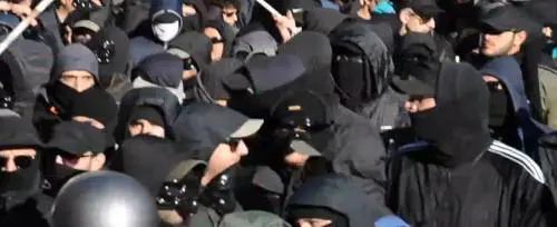 "Io reporter a Napoli picchiato dai black bloc"