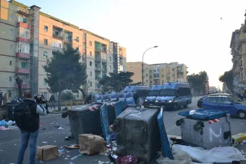 A Napoli, tra black bloc e sostenitori di Salvini