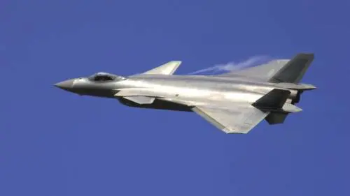 Cina, entra in servizio il caccia di quinta generazione J-20