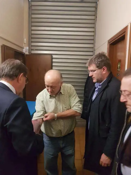 "Esplosi due colpi di fucile". E i pm non credono al ristoratore