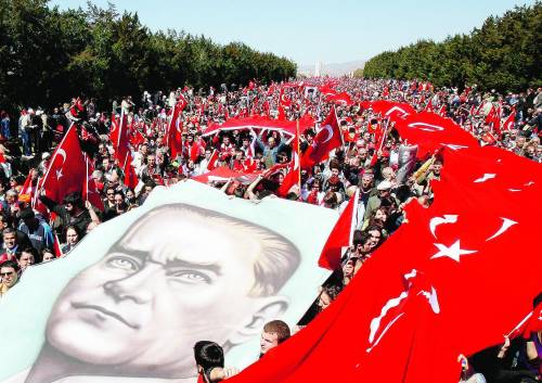 Un milione in piazza per la Turchia laica