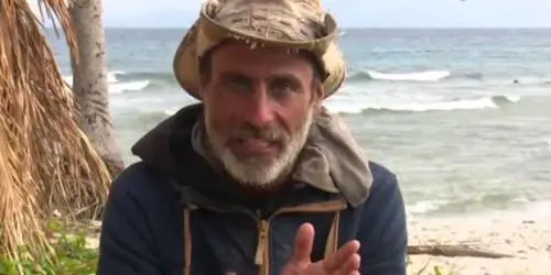 Isola dei Famosi, Raz Degan provoca la Grimaldi: "Userò il tuo cadavere per pescare"