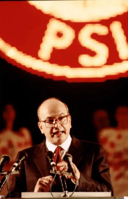  Craxi, 19 anni dalla morte, tra esilio e latitanza