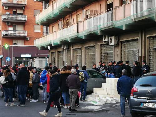Barricate a Taranto contro i migranti